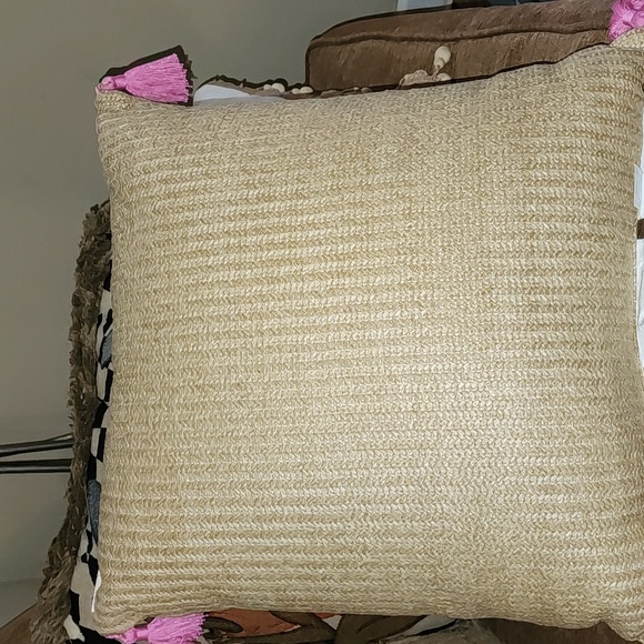 Lilly Pulitzer Coral Embroidered Beige Throw Pillow, NWT.  This is for set of 2. - Picture 6 of 8